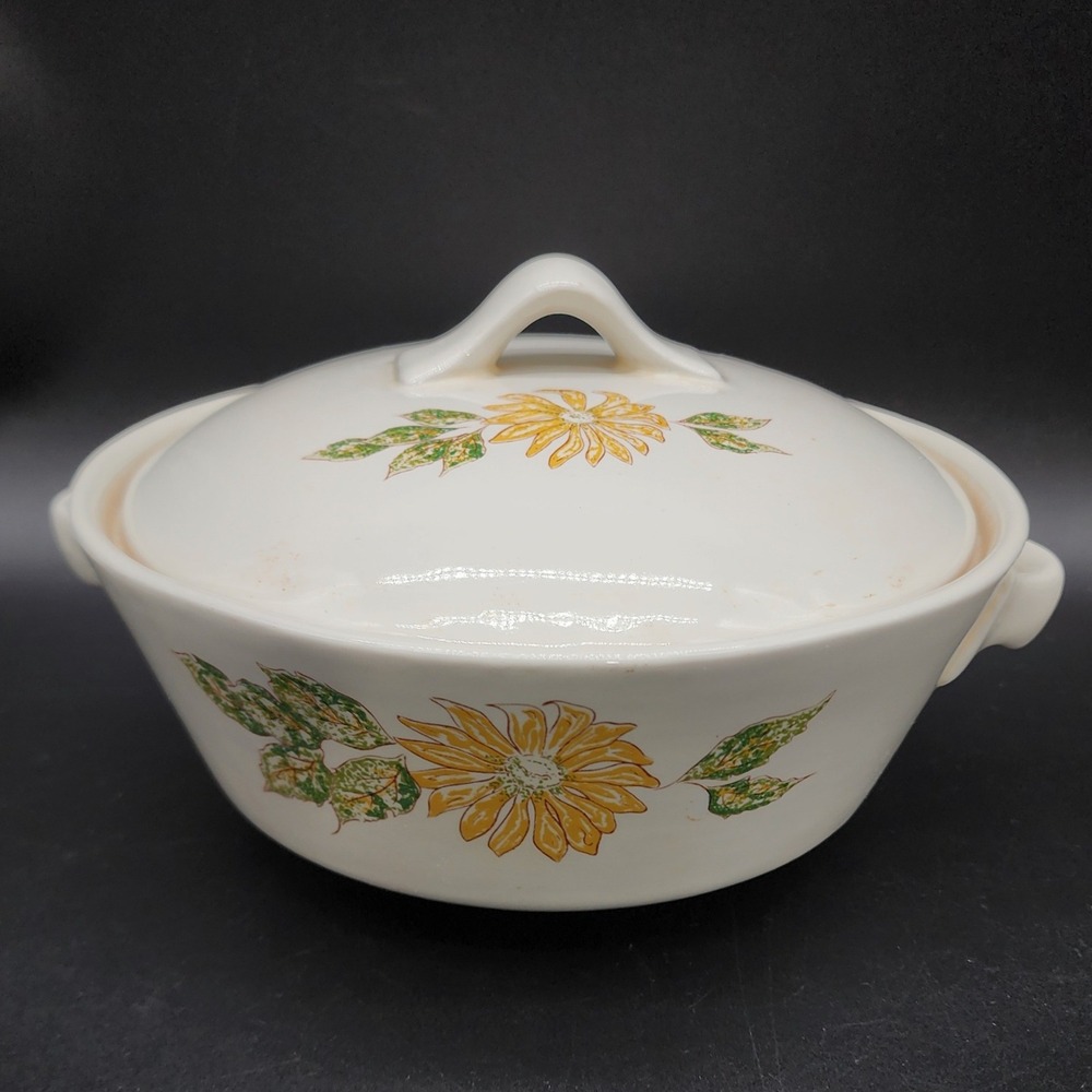 Mikasa 12" Daisy Wreath Green Ceramic Casserole Dish Tureen Vintage Cottagecore